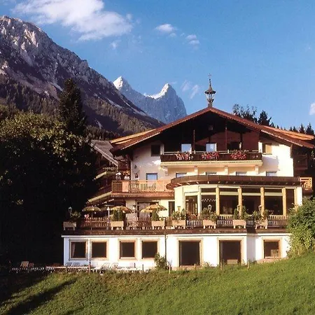 高山之冠酒店 4* 费尔兹姆斯